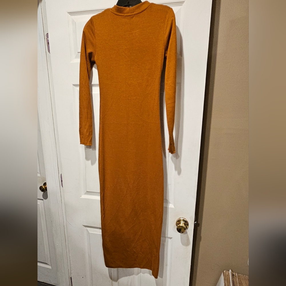 FASHION NOVA MAXI DRESS - Picture 2 of 2